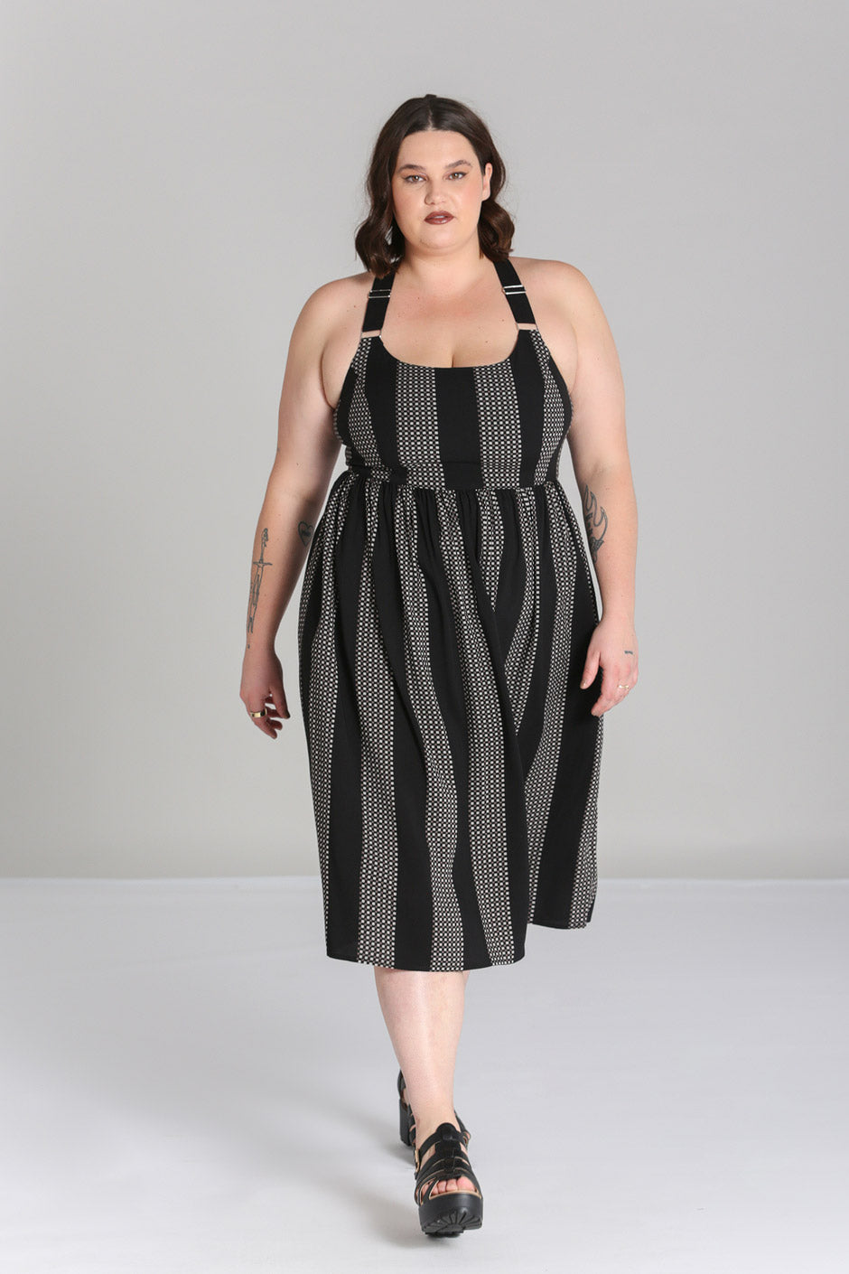 【中古美品】Hella BACK SLIT DRESS（Mサイズ） SLY | CROPPED HOODIE FLARE SK 2P (ワンピース(ミニ