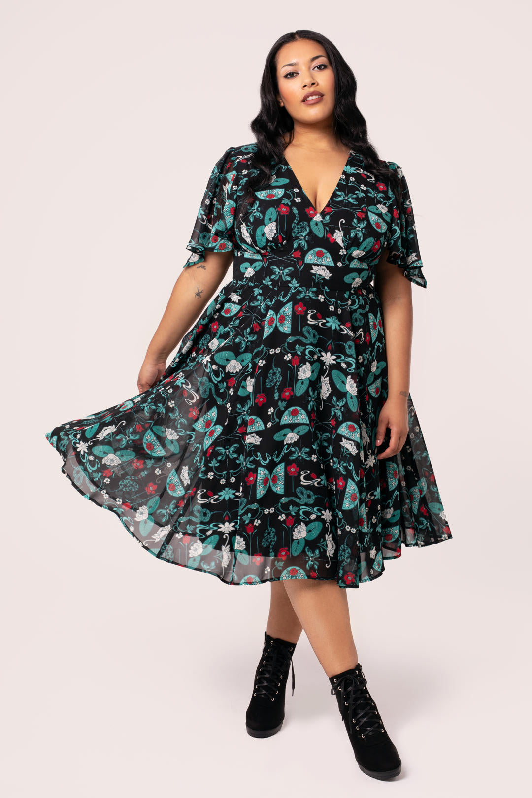 土日限定セール THE TOE HESIOD FRILL DRESS Hesiod Frills Dress – THE TOÉ