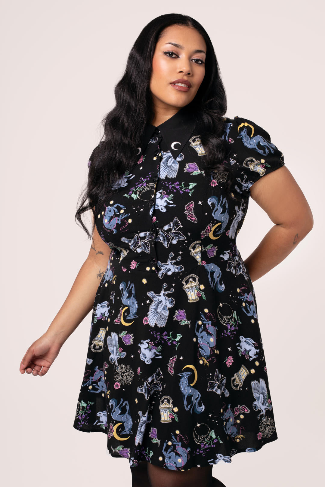 Minikleid im Mondlicht