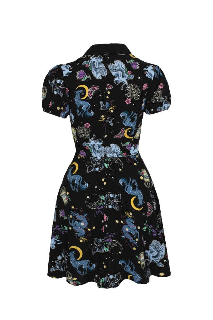 Minikleid im Mondlicht