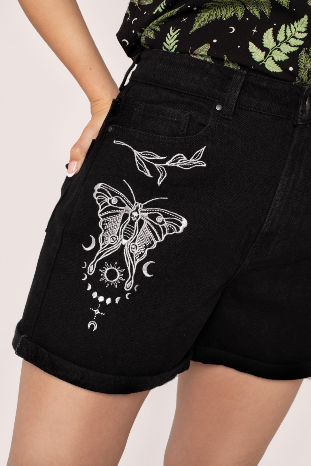 Metamorphosis Shorts – Hell Bunny