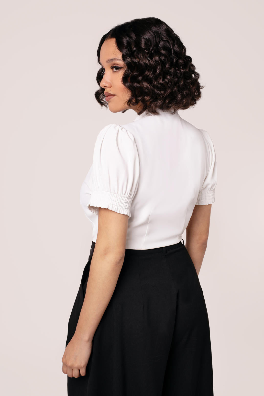 HEVE 新作two charm blouse　バニラ 新品・タグ付き heve two charm blouse ブラック - メルカリ