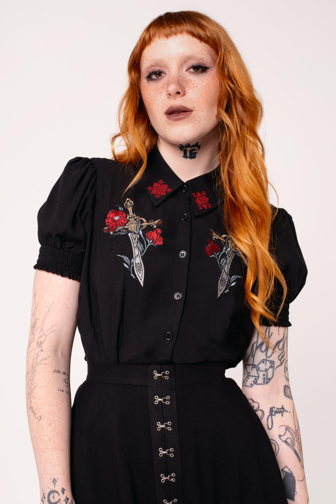 HEYON へヨン　shishu blouse black Elyse Blouse – Hell Bunny
